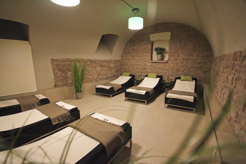 Hotel Palatina "Hotel-Restaurant" Neustadt an der Weinstraße Buitenkant foto