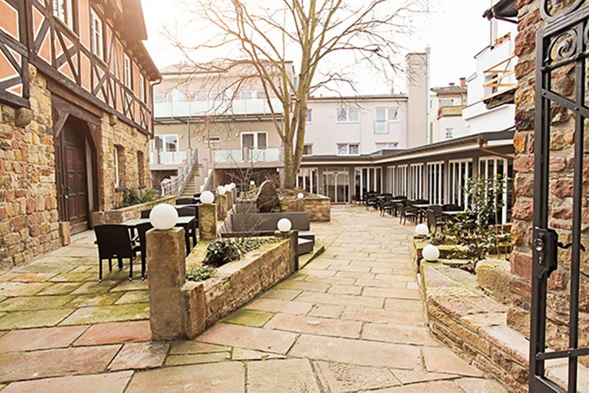 Hotel Palatina "Hotel-Restaurant" Neustadt an der Weinstraße Buitenkant foto