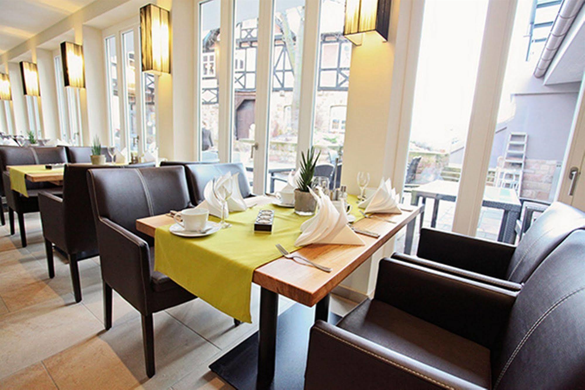 Hotel Palatina "Hotel-Restaurant" Neustadt an der Weinstraße Buitenkant foto